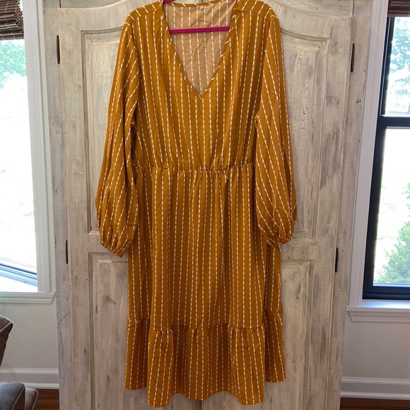 Dresses & Skirts - NWOT long sleeved tiered dress